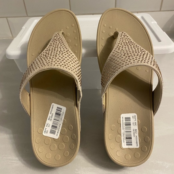 vionic platform sandals